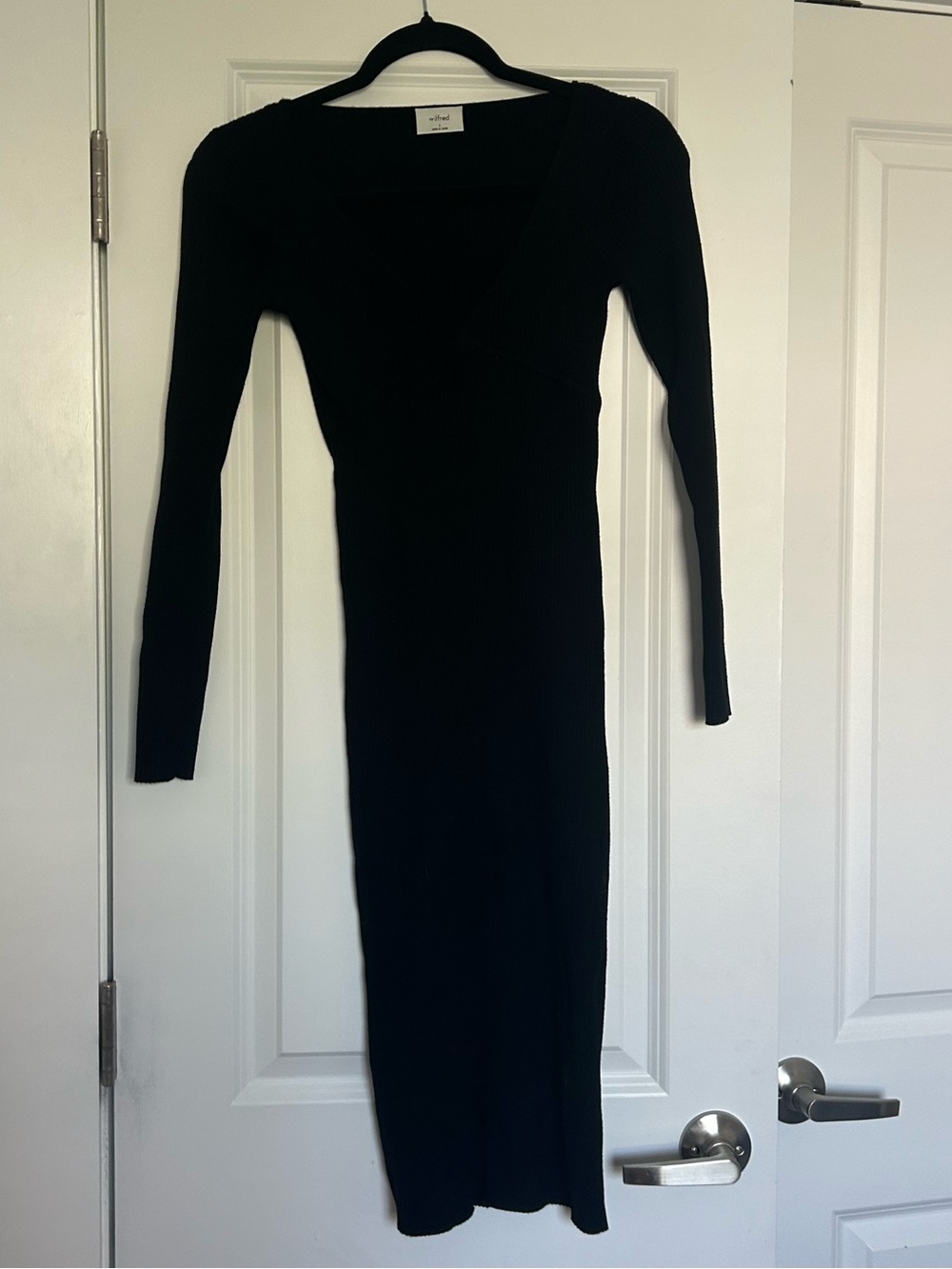 Wilfred Black Long Sleeve V-Neck Bodycon Midi Dress
